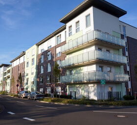 Neubau Seniorenzentrum Lindencarré, 137 Pflegezimmer, 35 Eigentumswohnungen, Tiefgarage, Grevenbroich