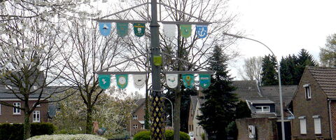 Bau eines Schützenbaumes in Grevenbroich-Langwaden